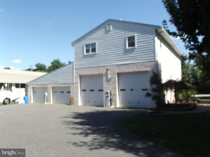 520 Robinson Road Carneys Point, NJ 08069 - Photo 8 of 19 Gallery Image 8