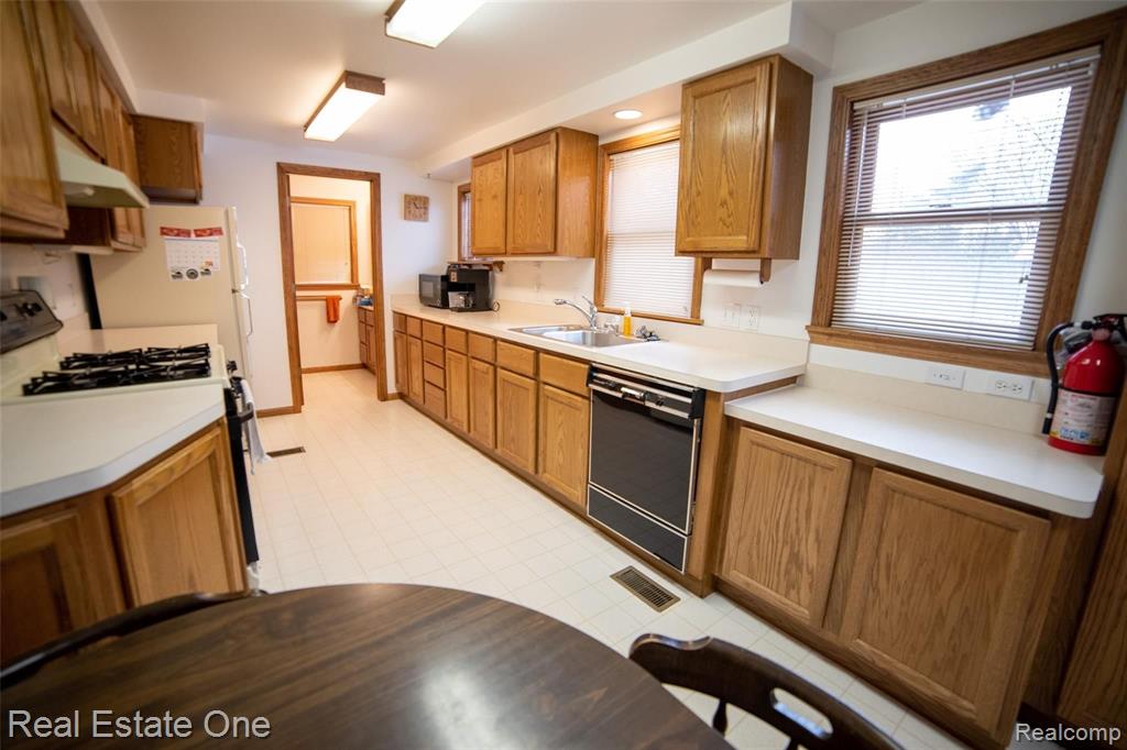 2866 Avalon Road Rochester Hills, MI 48309 - Photo 8 of 33