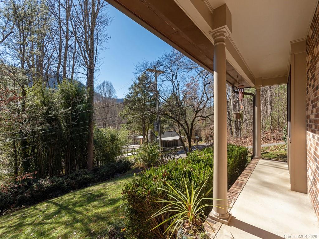 46 East Lake View Road Hendersonville, NC 28739 - Photo 2 of 21 Gallery Image 2