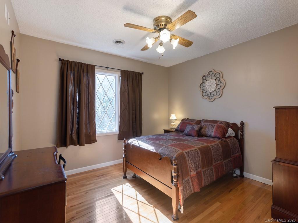 46 East Lake View Road Hendersonville, NC 28739 - Photo 12 of 21 Gallery Image 12