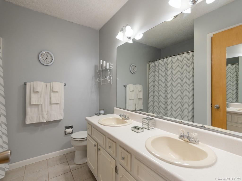 46 East Lake View Road Hendersonville, NC 28739 - Photo 13 of 21 Gallery Image 13