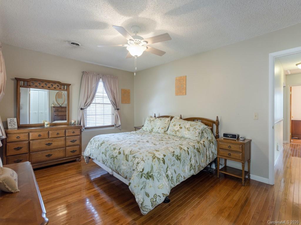 46 East Lake View Road Hendersonville, NC 28739 - Photo 14 of 21 Gallery Image 14