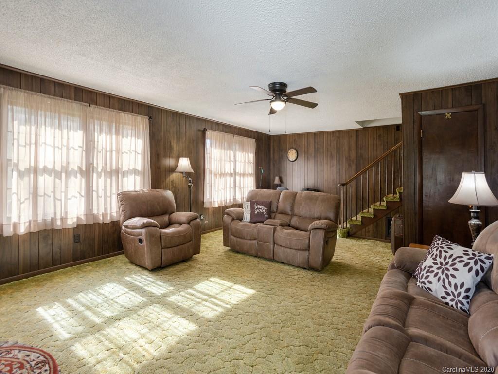 46 East Lake View Road Hendersonville, NC 28739 - Photo 16 of 21 Gallery Image 16