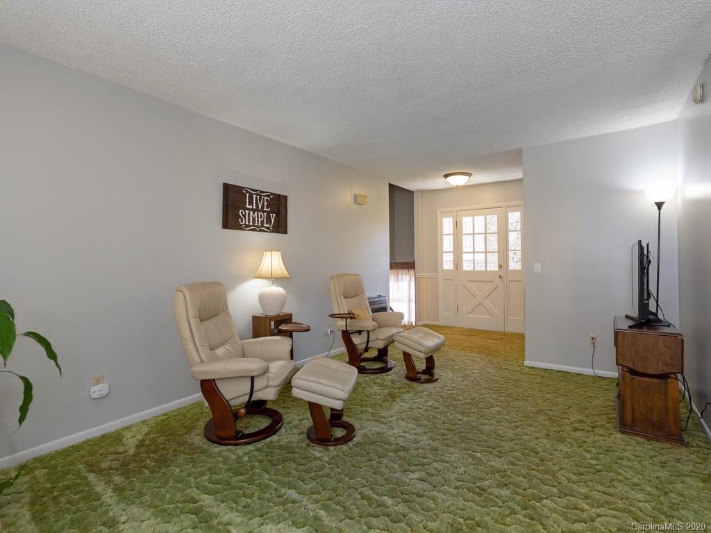 46 East Lake View Road Hendersonville, NC 28739 - Photo 3 of 21 Gallery Image 3