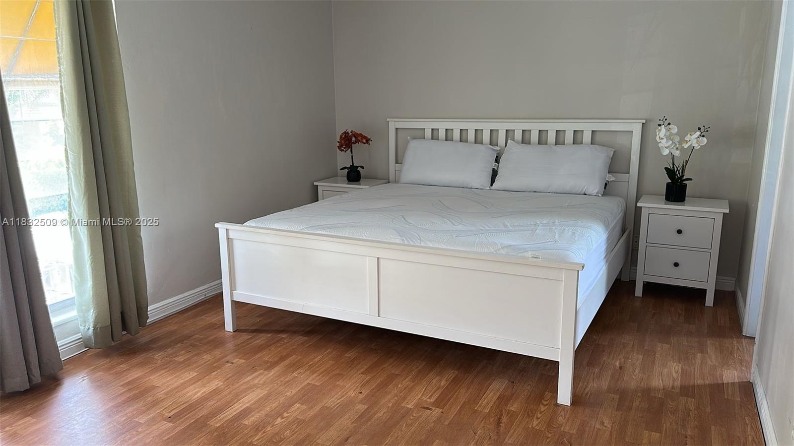 90 Isle Of Venice Drive, Unit 9 Fort Lauderdale, FL 33301 - Photo 6 of 7 a bedroom with a bed and a window