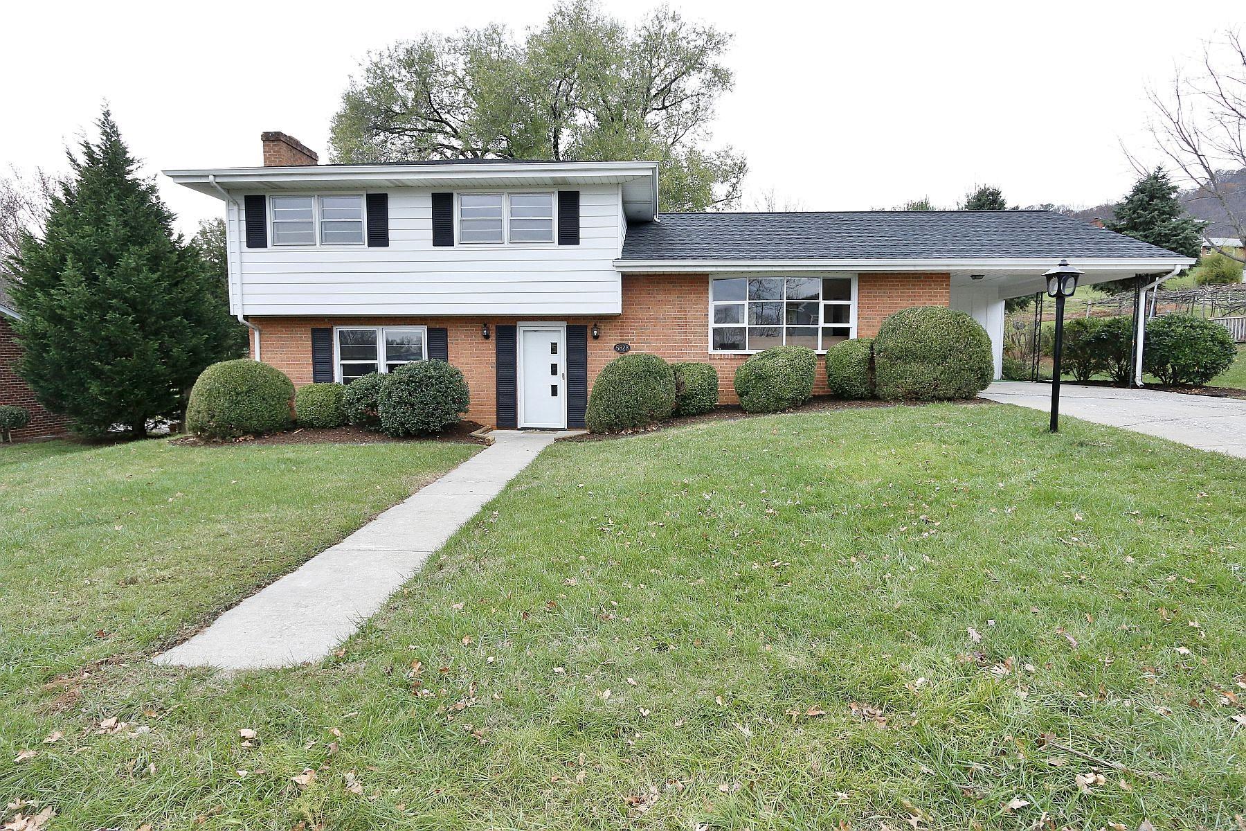 5828 Castle Rock Road Roanoke, VA 24018 - Photo 1 of 42 _MG_2185
