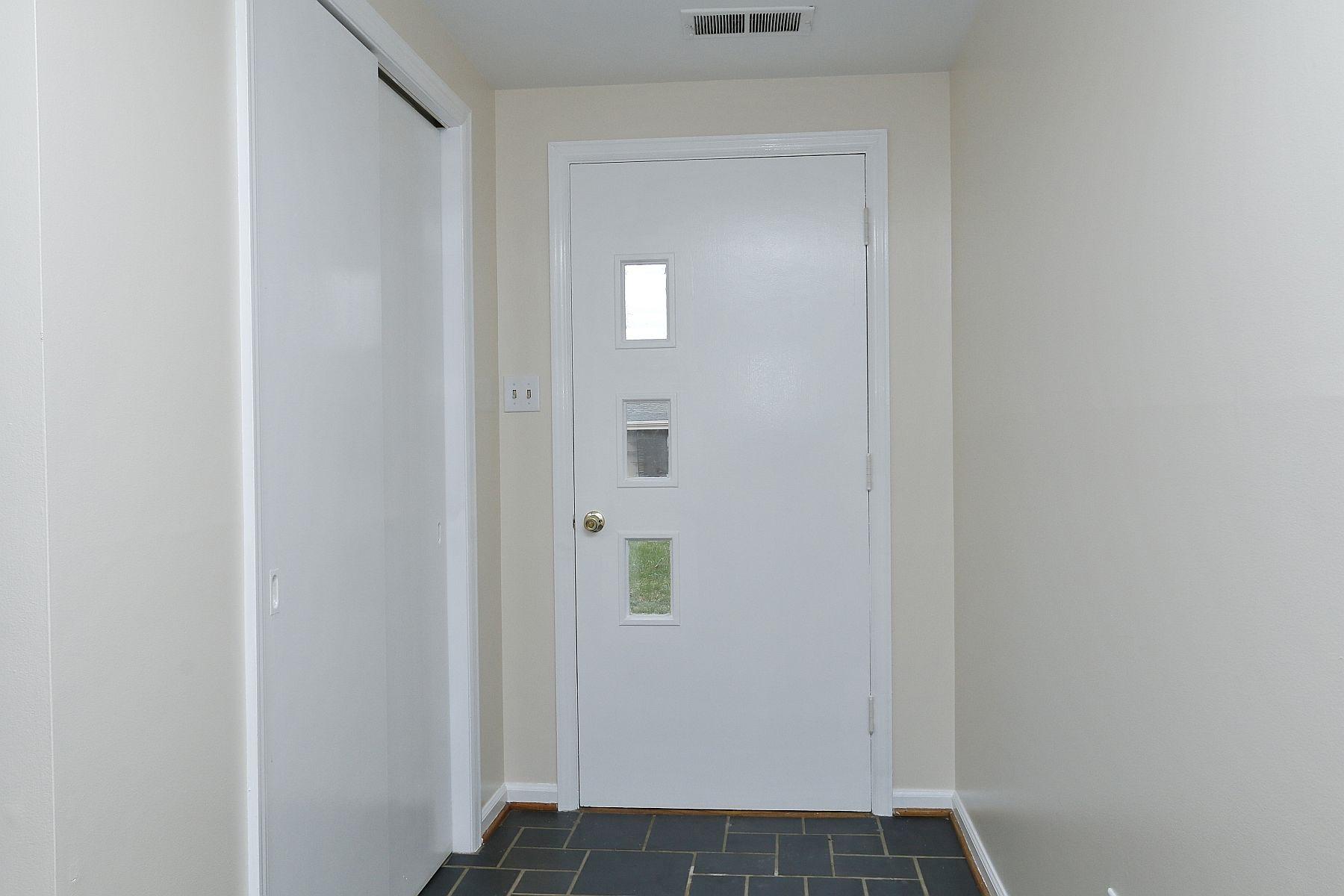 5828 Castle Rock Road Roanoke, VA 24018 - Photo 3 of 42 _MG_2189