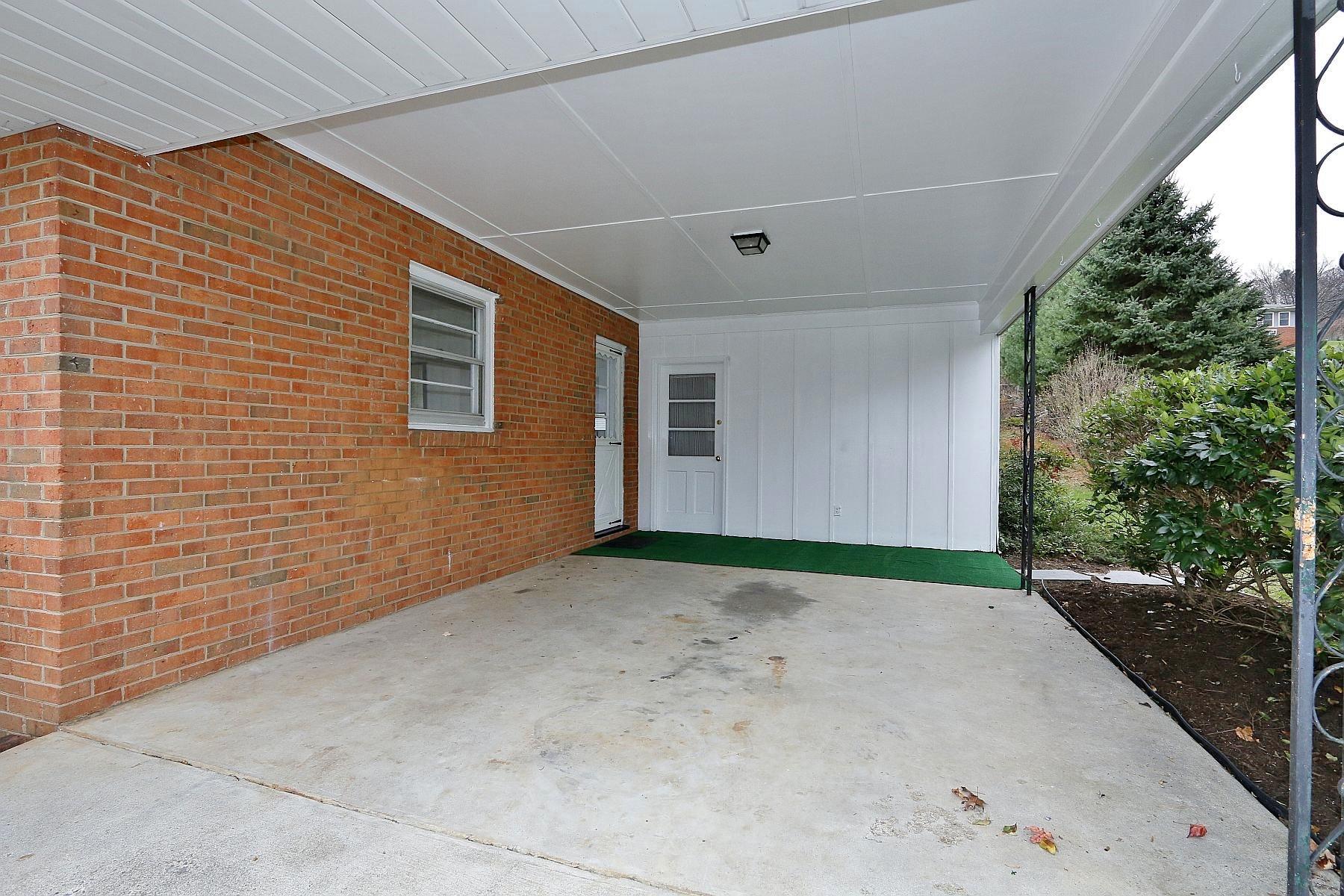 5828 Castle Rock Road Roanoke, VA 24018 - Photo 34 of 42 _MG_2268