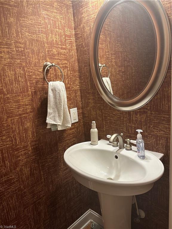 2344 Azure Court High Point, NC 27265 - Photo 14 of 25 Gallery Image 14