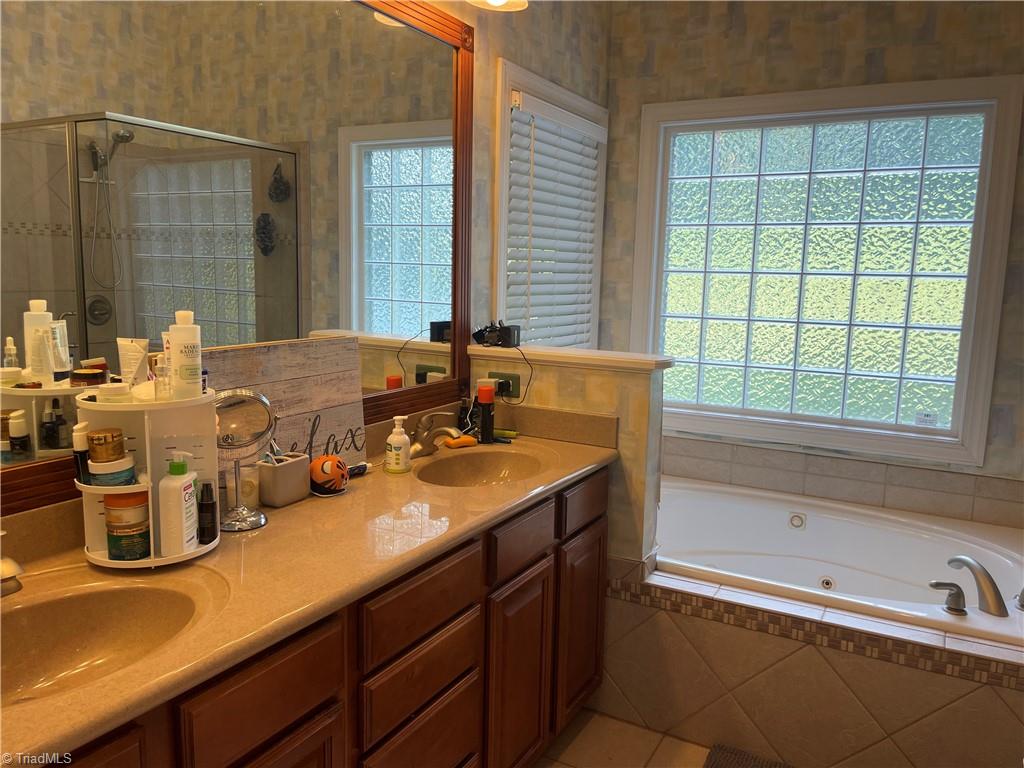 2344 Azure Court High Point, NC 27265 - Photo 16 of 25 Gallery Image 16
