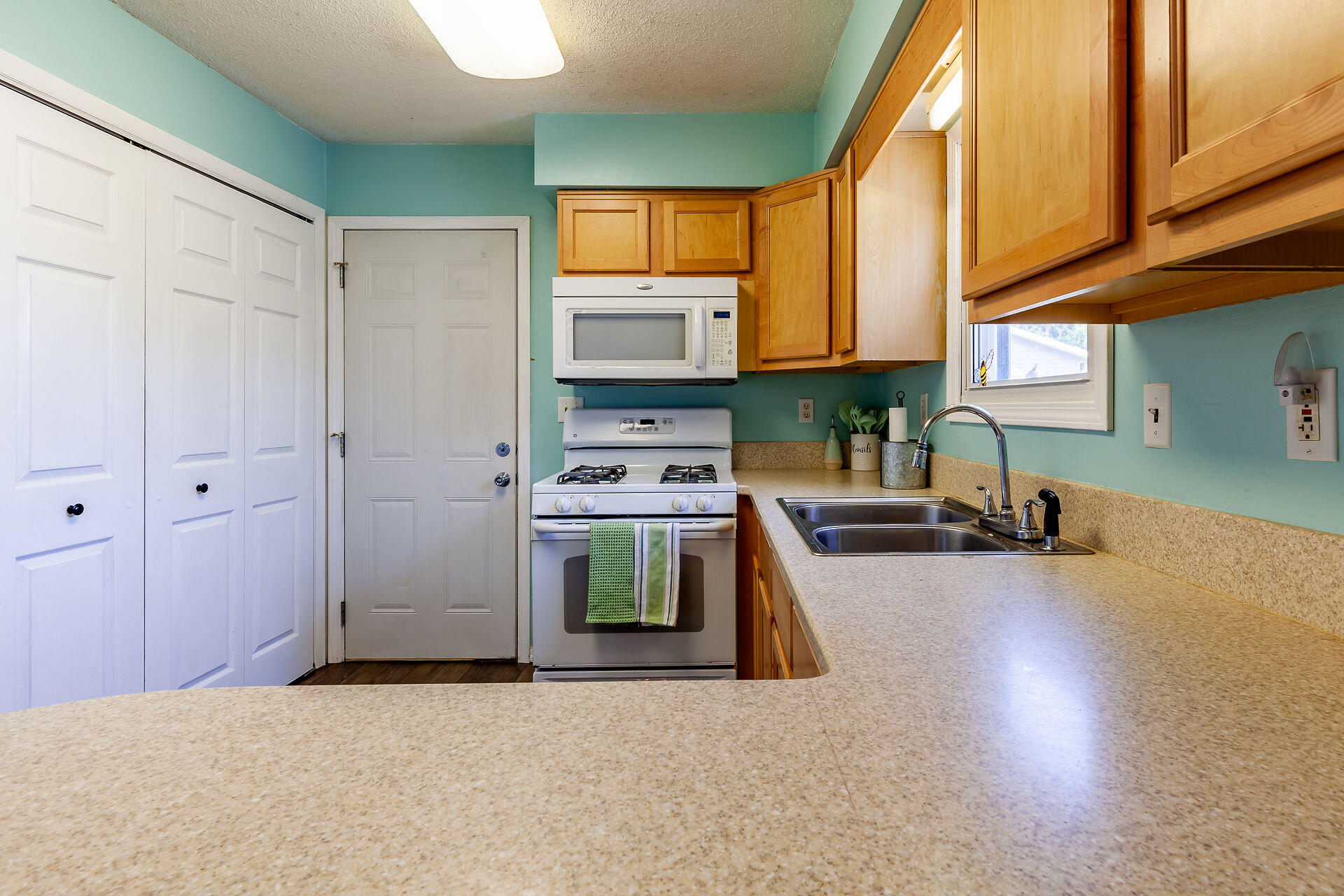 2898 Hamilton Road Muskegon, MI 49445 - Photo 7 of 32 Hamilton-163-HDR