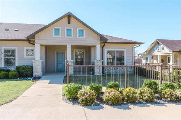 $4,705 | 240 Washington Street, Unit 201, Red Oak, TX 75154