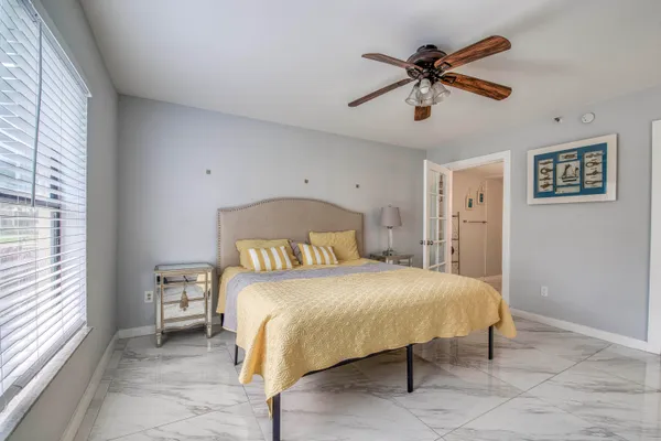 $3,200 | 896 North Federal Highway, Unit 128, Lantana, FL 33462