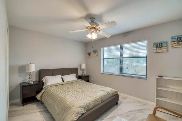 $3,200 | 896 North Federal Highway, Unit 128, Lantana, FL 33462