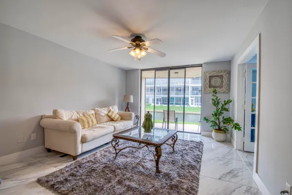 $3,200 | 896 North Federal Highway, Unit 128, Lantana, FL 33462