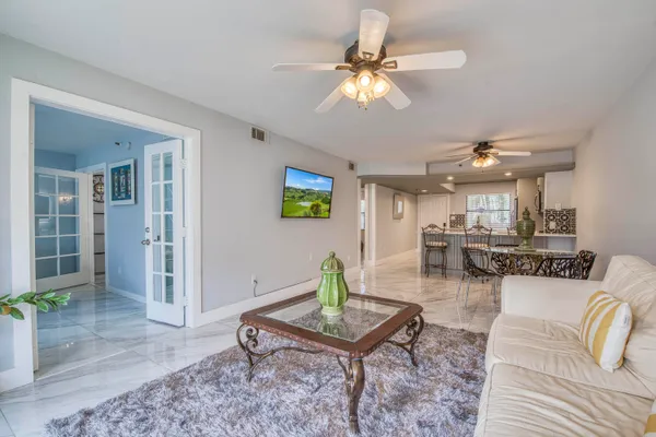 $3,200 | 896 North Federal Highway, Unit 128, Lantana, FL 33462