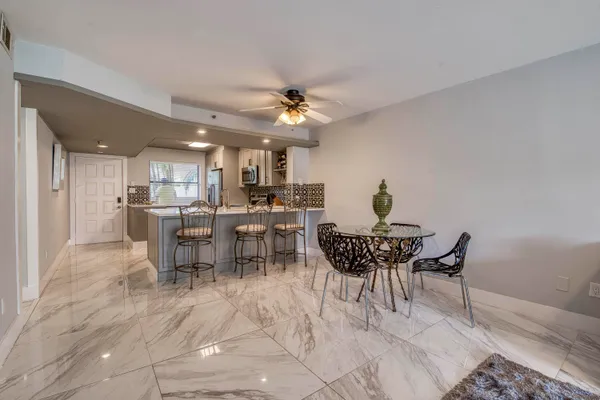 $3,200 | 896 North Federal Highway, Unit 128, Lantana, FL 33462