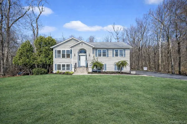 $865,000 | 12 Aron Court, Spring Valley, NY 10977