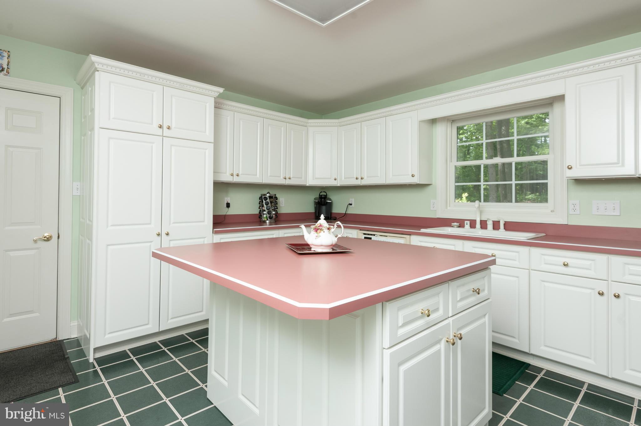 2707 Ogleton Road Annapolis, MD 21403 - Photo 3 of 30 Kitchen