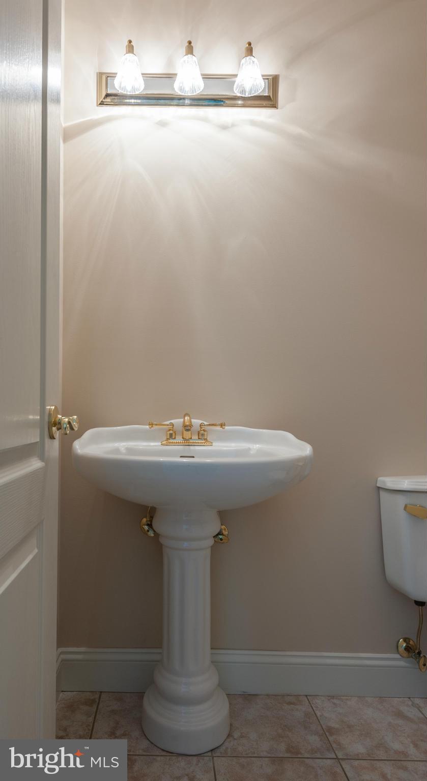2707 Ogleton Road Annapolis, MD 21403 - Photo 10 of 30 Bath