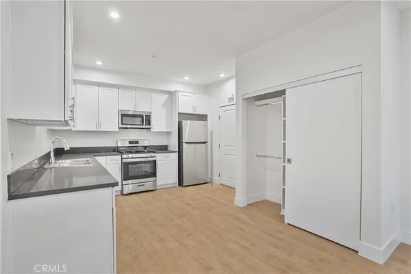 $1,861 | 8750 Sepulveda Boulevard, Unit 404, North Hills, CA 91343