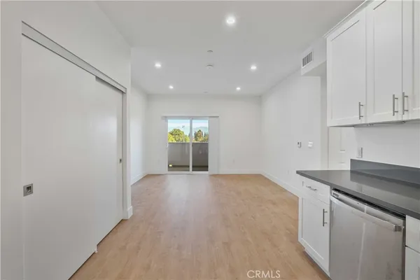 $1,861 | 8750 Sepulveda Boulevard, Unit 404, North Hills, CA 91343