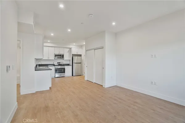 $1,861 | 8750 Sepulveda Boulevard, Unit 404, North Hills, CA 91343