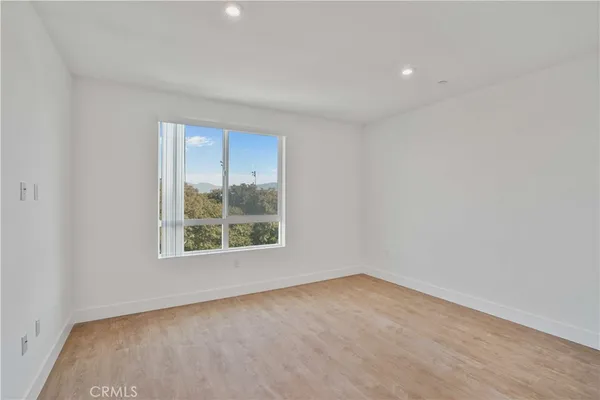 $1,861 | 8750 Sepulveda Boulevard, Unit 404, North Hills, CA 91343