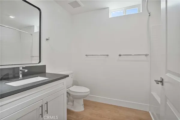$1,861 | 8750 Sepulveda Boulevard, Unit 404, North Hills, CA 91343