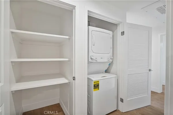 $1,861 | 8750 Sepulveda Boulevard, Unit 404, North Hills, CA 91343