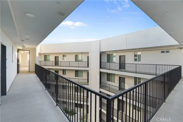 $1,861 | 8750 Sepulveda Boulevard, Unit 404, North Hills, CA 91343