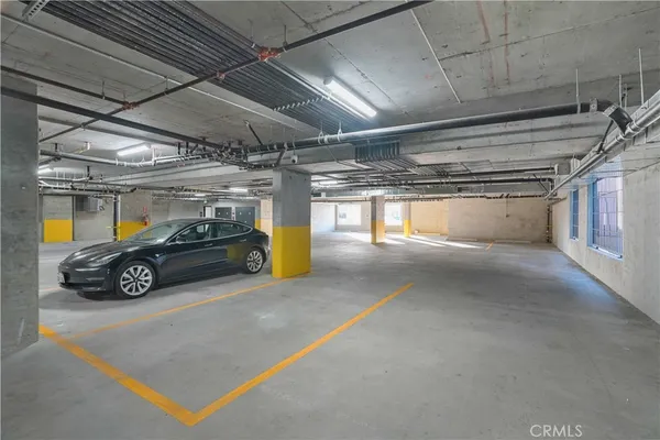 $1,861 | 8750 Sepulveda Boulevard, Unit 404, North Hills, CA 91343