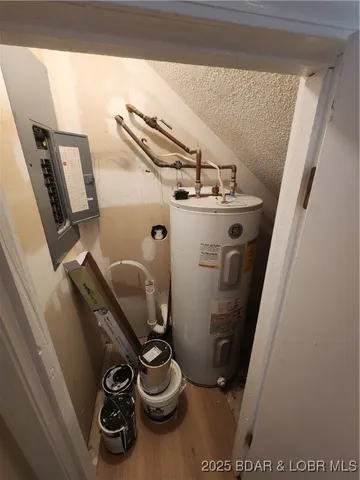 $295,000 | 30992 Wright Drive, Rocky Mount, MO 65072