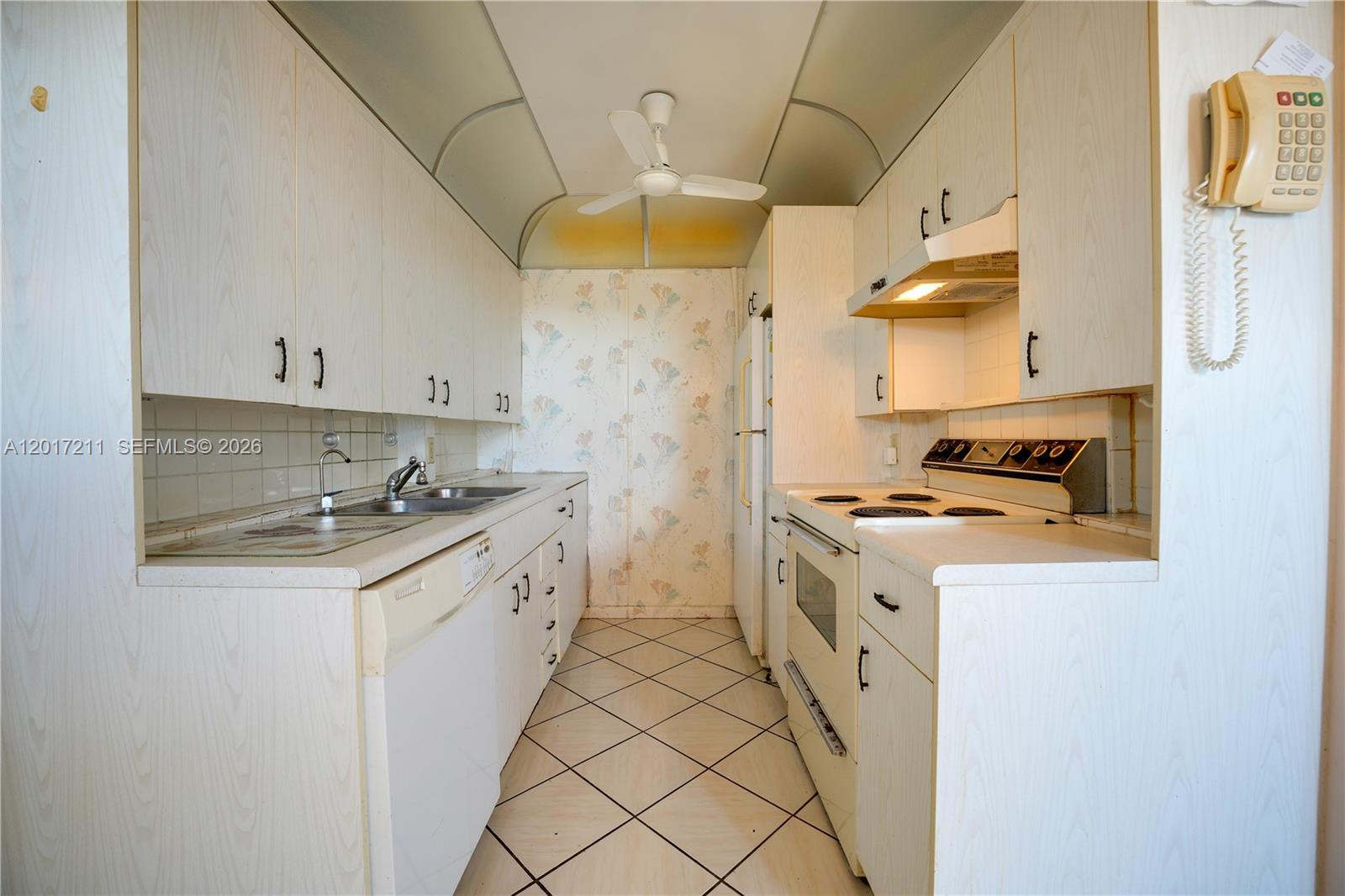 4082 Cornwall East, Unit 4082 Boca Raton, FL 33434 - Photo 9 of 46
