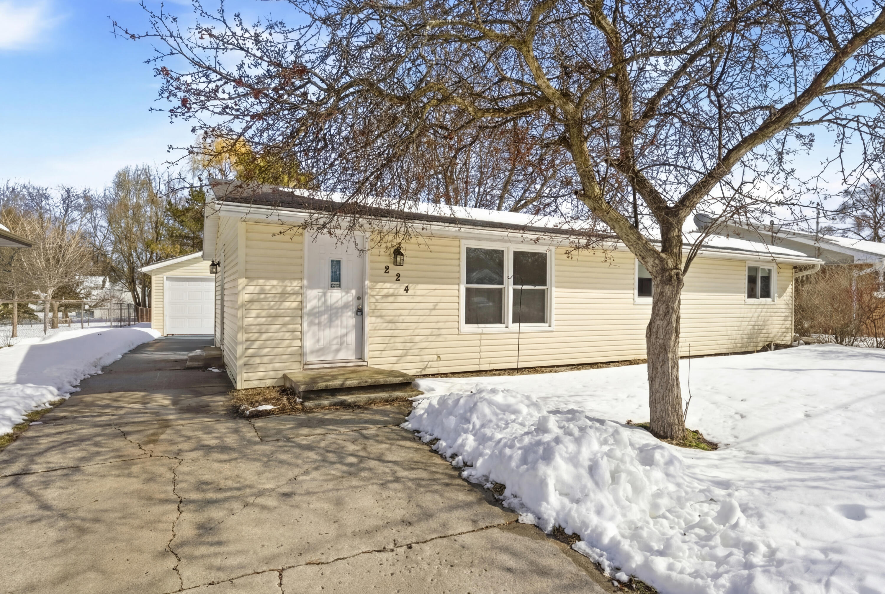 224 South Telulah Avenue Appleton, WI 54915 - Photo 1 of 31 Photo-2