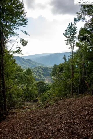 $239,900 | 104 Bear Paw Road, Elk Park, NC 28622