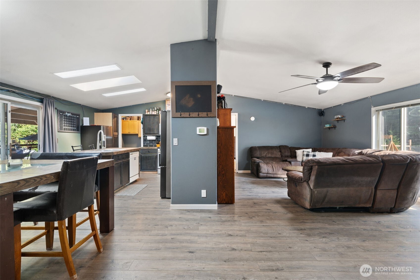 391 Northeast Larson Lake Road Belfair, WA 98528 - Photo 4 of 24 Gallery Image 4