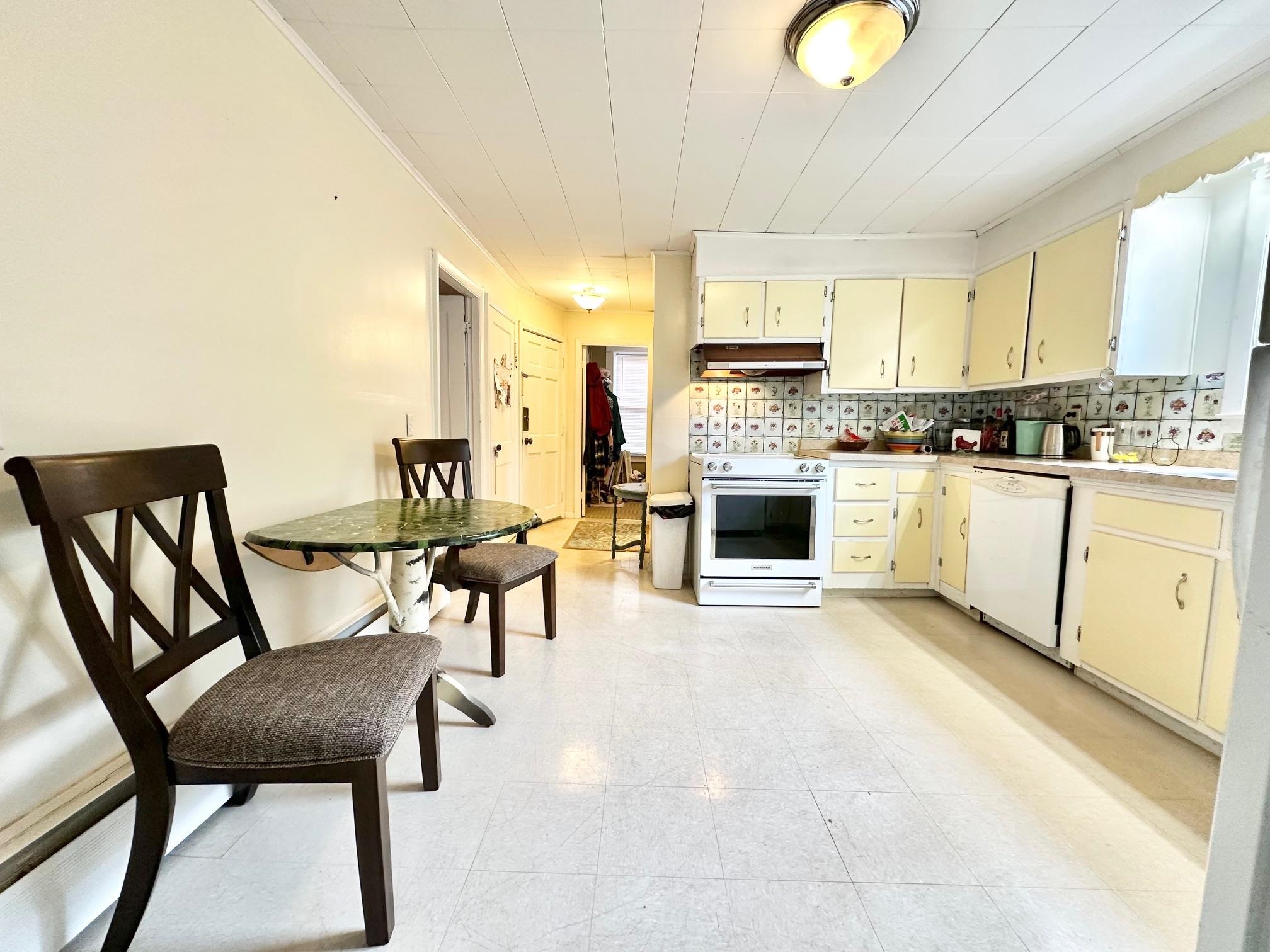 477-479 Calef Road Manchester, NH 03103 - Photo 6 of 29