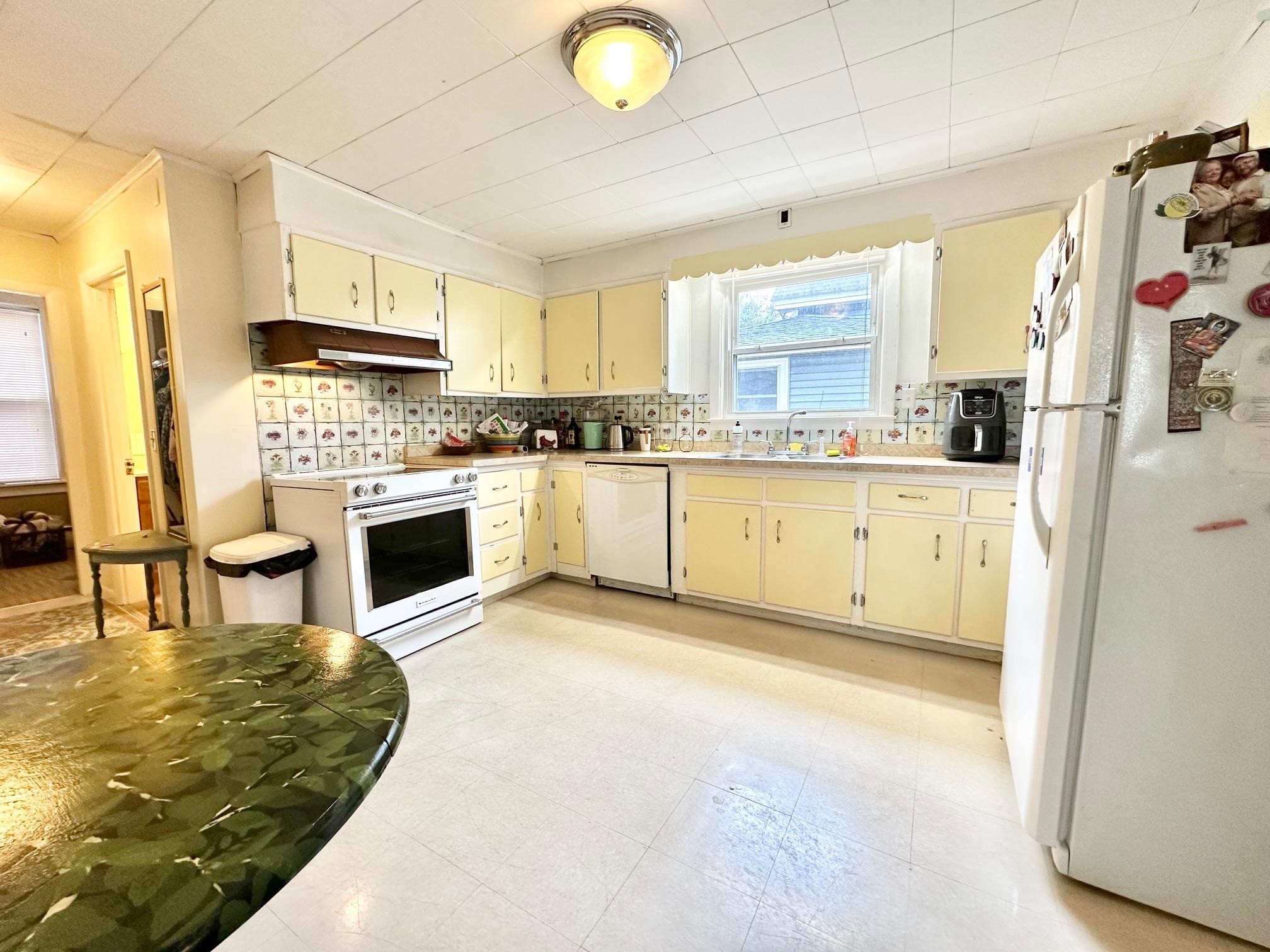 477-479 Calef Road Manchester, NH 03103 - Photo 7 of 29