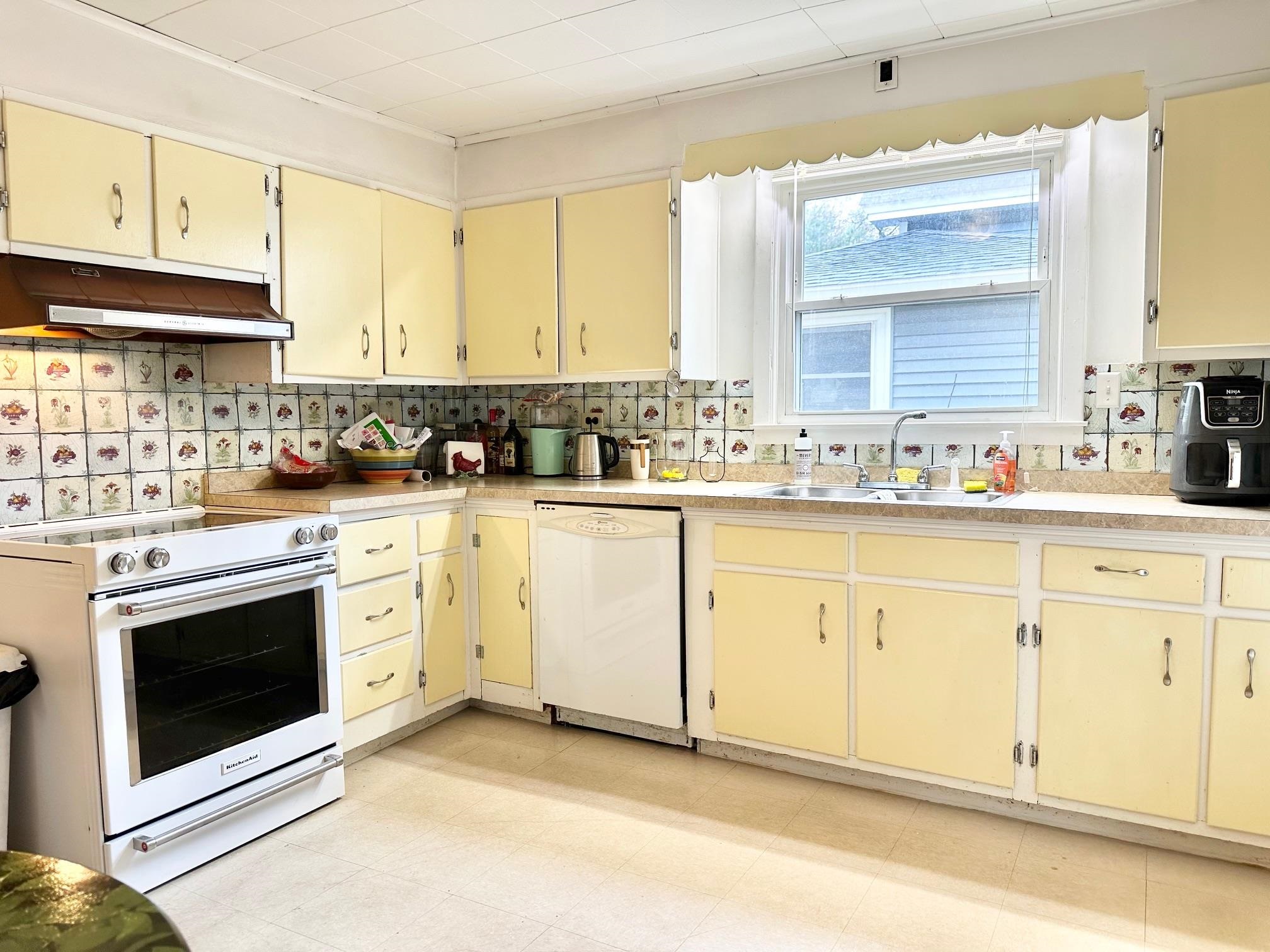 477-479 Calef Road Manchester, NH 03103 - Photo 8 of 29