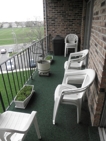 725 West Huntington Commons Road, Unit 419 Mount Prospect, IL 60056 - Photo 19 of 20 a view of a two chairs in the roof deck