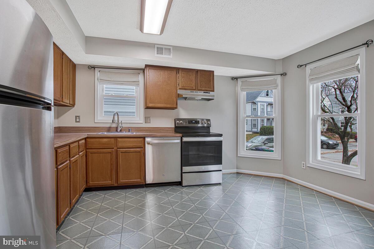 7245 Riding Hood Circle Columbia, MD 21045 - Photo 11 of 46 Kitchen