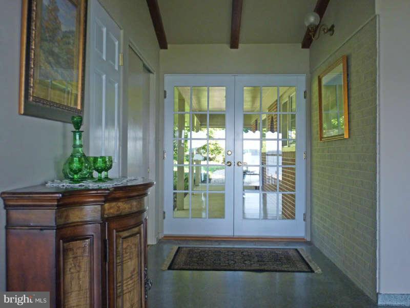 461 Edgewater Road Pasadena, MD 21122 - Photo 6 of 21 Interior (General)
