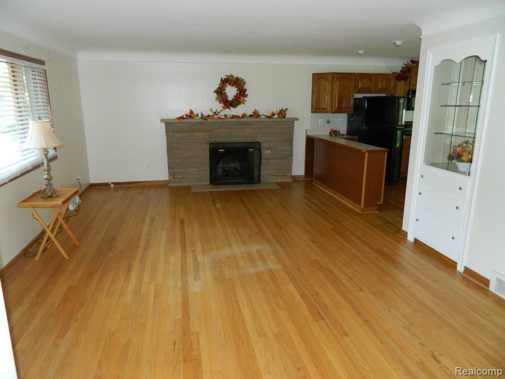 9270 Church Road Grosse Ile, MI 48138 - Photo 4 of 24 Great Room w/Natural Fireplace
