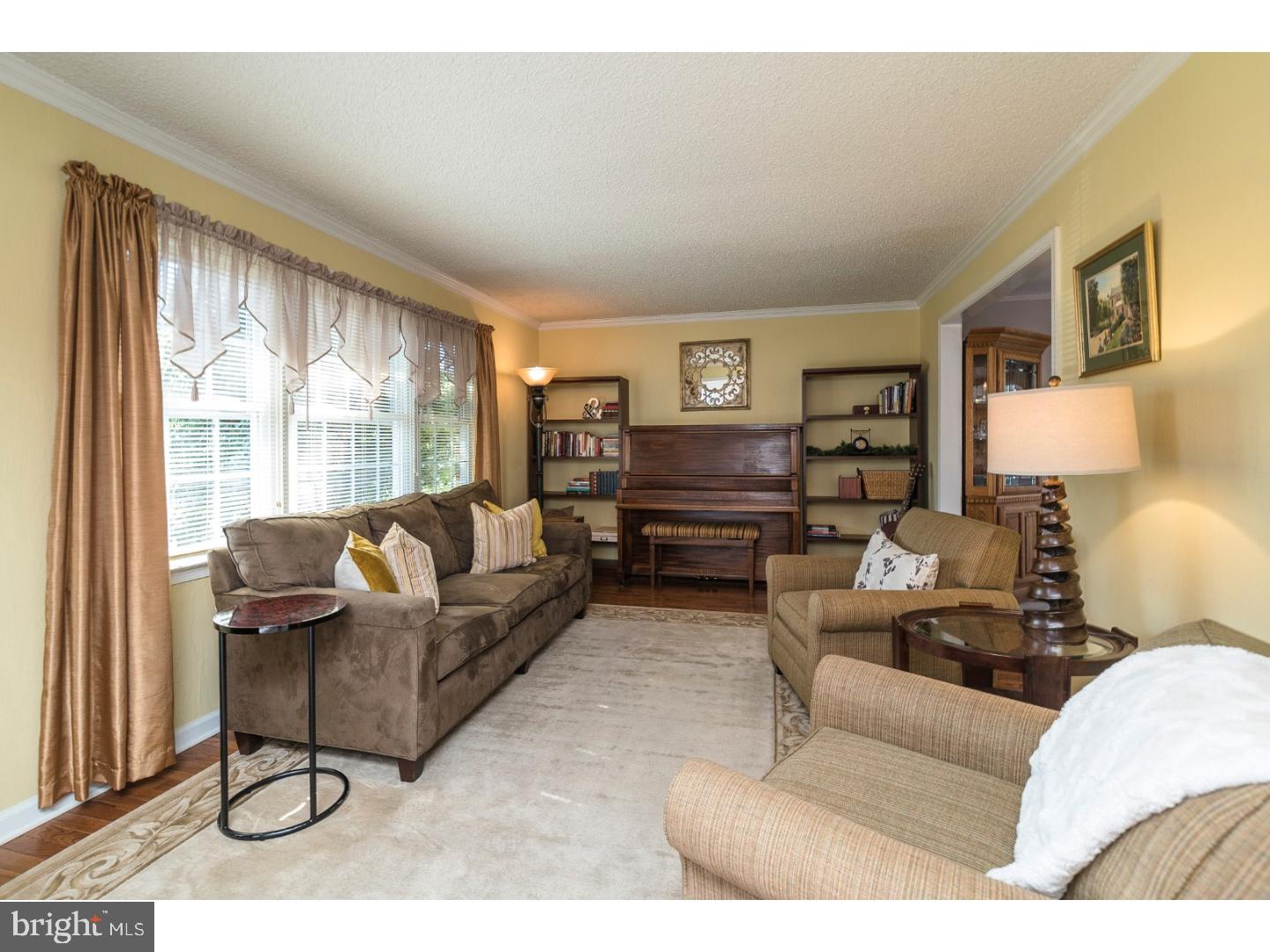 1109 Secane Road Secane, PA 19018 - Photo 4 of 25 Living Room