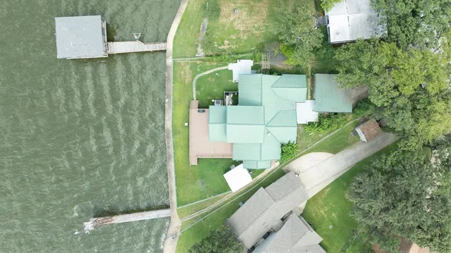 $699,999 | 124 Jeffrey Circle, Gun Barrel City, TX 75156