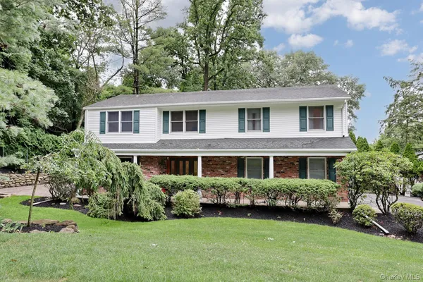 $949,900 | 32 Newport Avenue, Tappan, NY 10983