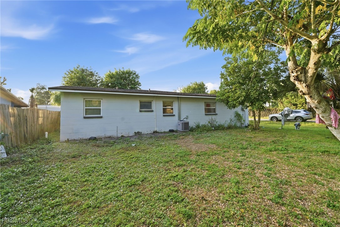2505 Henderson Avenue Fort Myers, FL 33916 - Photo 3 of 18