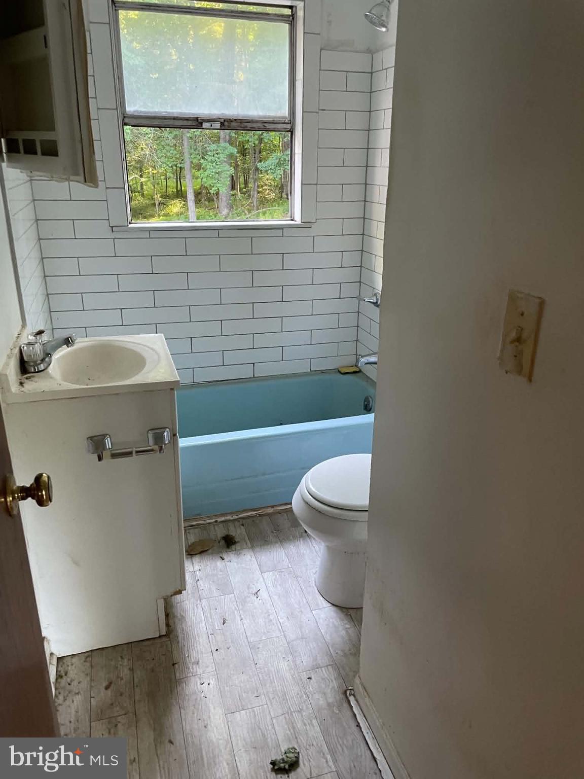 6040 Coon Tree Road The Plains, VA 20198 - Photo 8 of 10 Bathroom