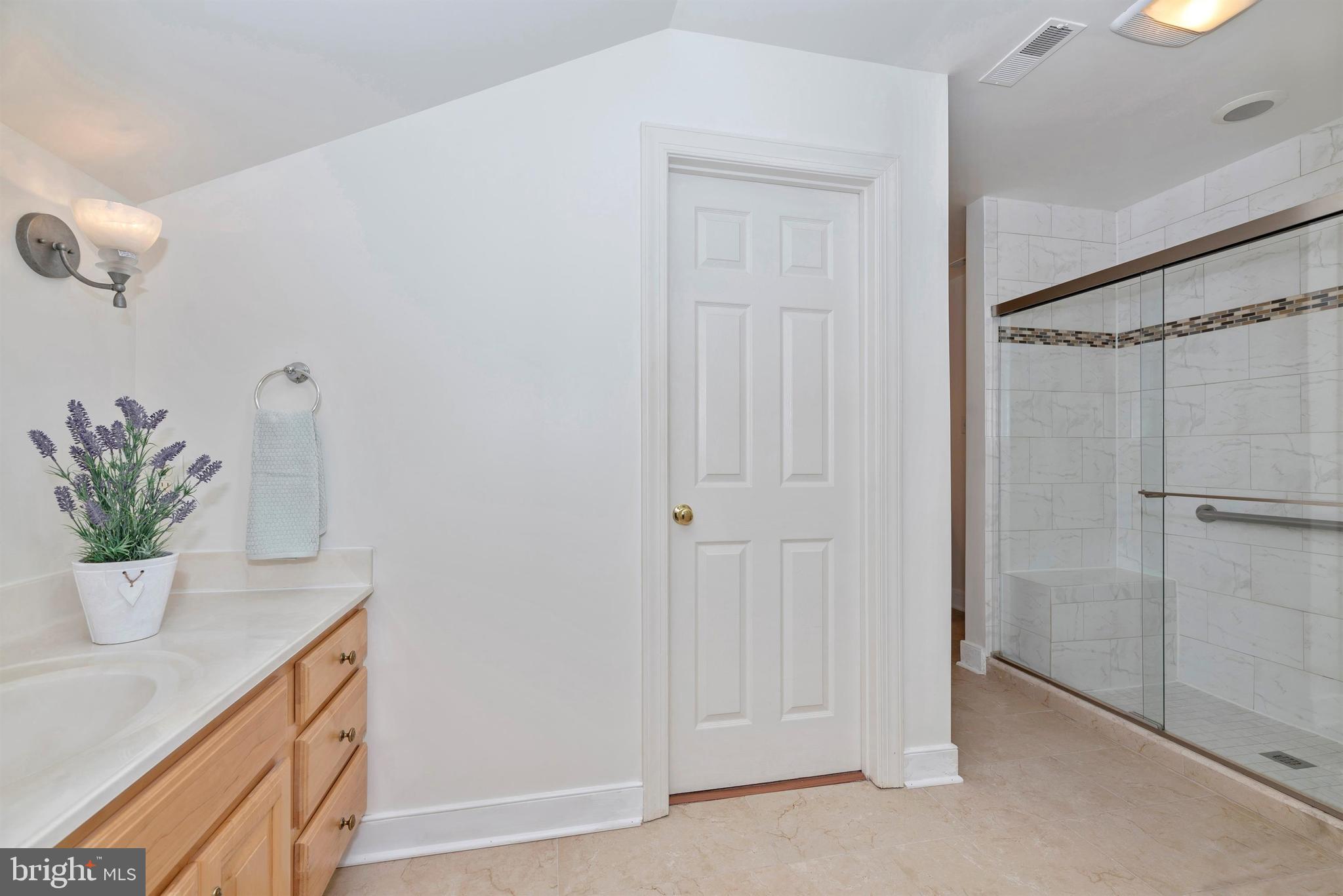 4340 Basford Road Frederick, MD 21703 - Photo 32 of 58 Jack and Jill Bath